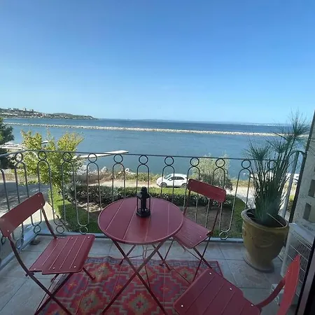 Le Lodge Martigues Buitenkant foto
