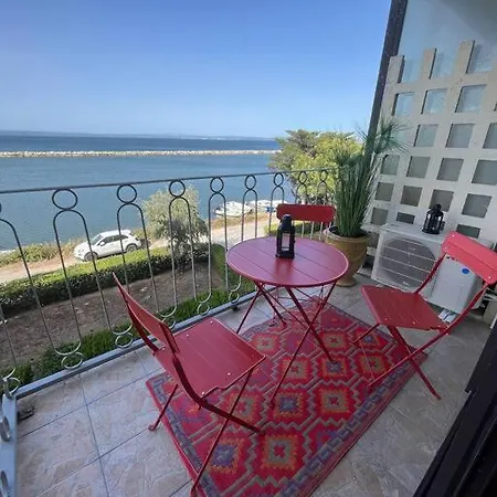 Le Lodge Martigues Buitenkant foto